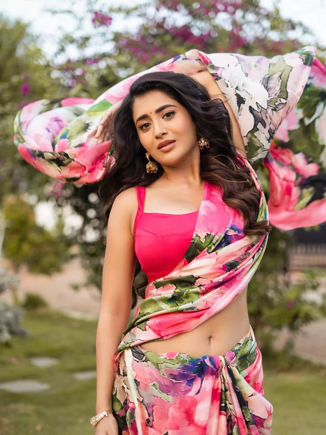 Rashi Singh Blooms in Pink Floral Saree – Pure Elegance! Rashi Singh Blooms in Pink Floral Saree – Pure Elegance!