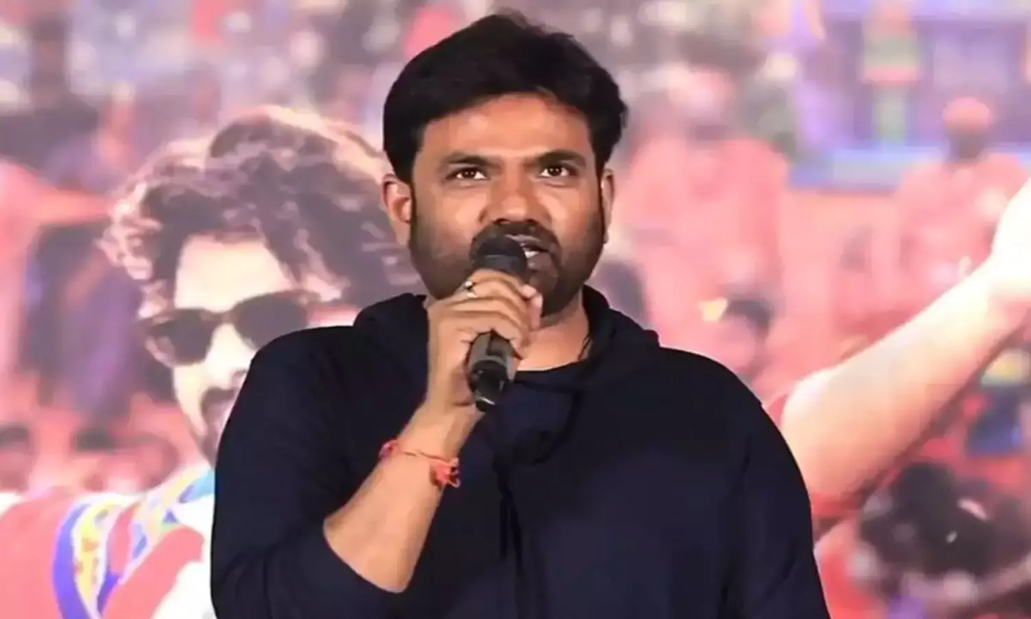 రాజా సాబ్ లో మ్యాసివ్ షాట్స్ లేవా? మారుతి ఏమన్నారంటే? రాజా సాబ్ లో మ్యాసివ్ షాట్స్ లేవా? మారుతి ఏమన్నారంటే?
