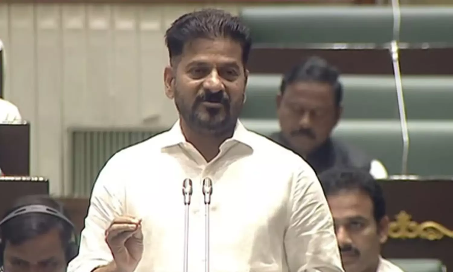 తోలు తీస్తా అంటే నాలుక కోస్తా...రేవంత్ ఉగ్ర రూపం