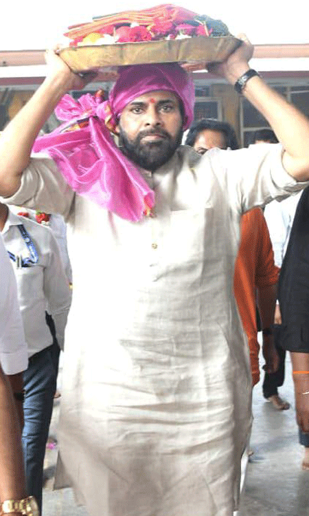Pawan Kalyan Visits Kondagattu Anjaneya Swamy Temple, lays foundation stone