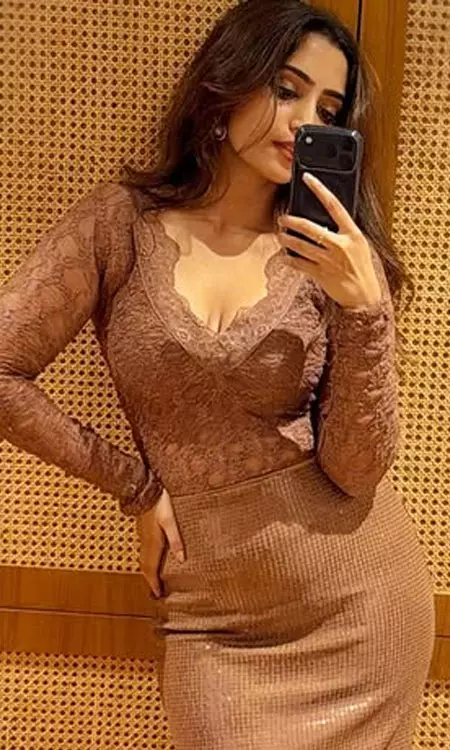 Reba Monica John Rings In The New Year With Golden Memories