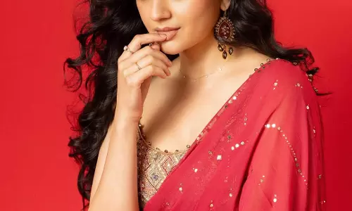 Imanvi Spreads Light & Love in Stunning Red Saree for 2026