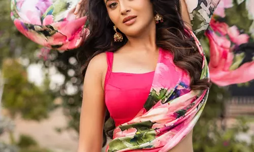 Rashi Singh Blooms in Pink Floral Saree – Pure Elegance!