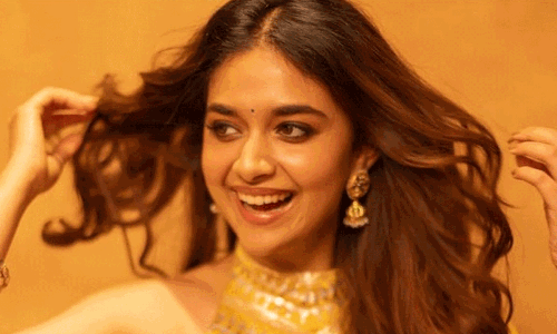 ప్ర‌యోగాలు ఆప‌ని క్రేజీ స్టార్ హీరోయిన్!