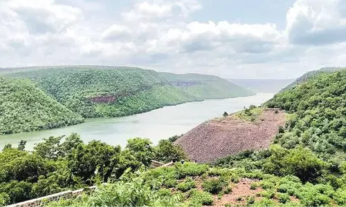 బీఆర్ఎస్ చాన్స్ మిస్...అప్పర్ హ్యాండ్ అటేనా ?