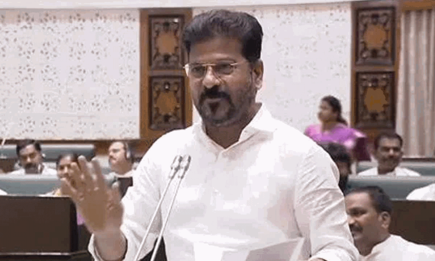 సీబీఎన్ ను ఎదిరించిన రేవంత్! అసెంబ్లీలో వెల్లడి సీబీఎన్ ను ఎదిరించిన రేవంత్! అసెంబ్లీలో వెల్లడి