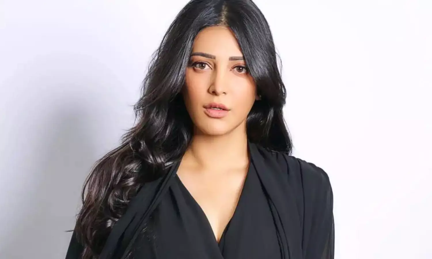 ప్రభాస్ తో సినిమా అనగానే ఇంత బిల్డప్ ? ప్రభాస్ తో సినిమా అనగానే ఇంత బిల్డప్ ?