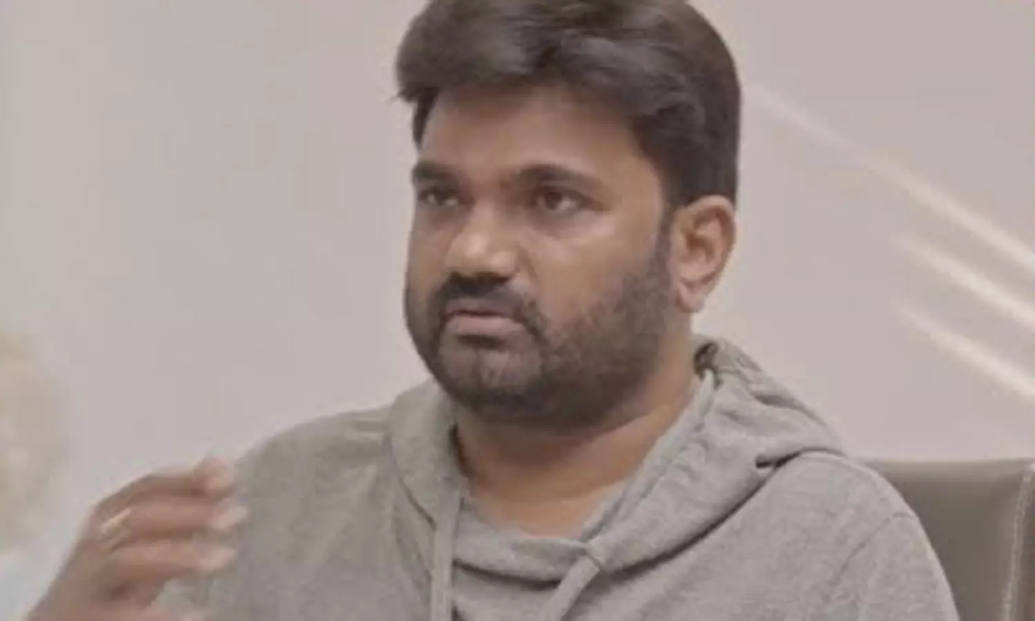 రాజా సాబ్ మారుతి.. ఫ్యాన్స్ మొర వింటారా? రాజా సాబ్ మారుతి.. ఫ్యాన్స్ మొర వింటారా?