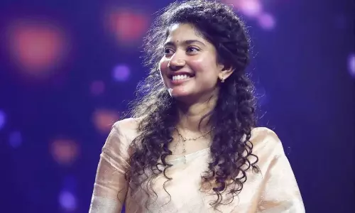 సాయి ప‌ల్ల‌వి బాలీవుడ్ డెబ్యూ మ‌రింత లేట్ కానుందా?