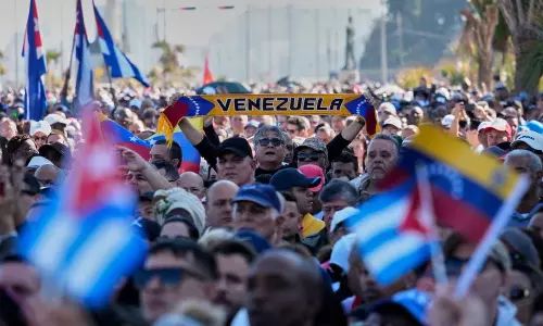 స్తంభించిన జనజీవనం.. యుద్ధ నీడలో వెనిజులా.. కరెంటు, ఆహారం కోసం హాహాకారాలు