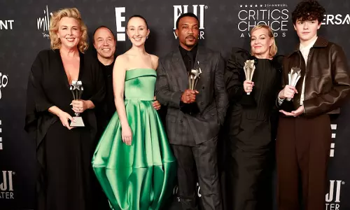 ఓటీటీలోనే కాదు అవార్డ్‌లోనూ అదే జోరు