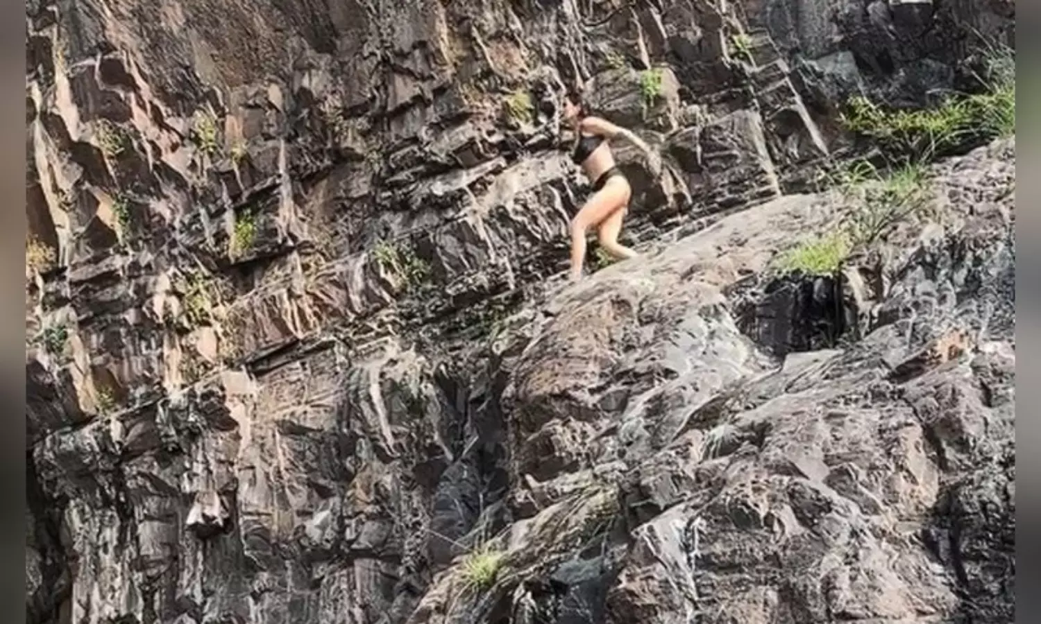 వీడియో : షాకింగ్‌ జంప్ చేసిన హీరోయిన్‌