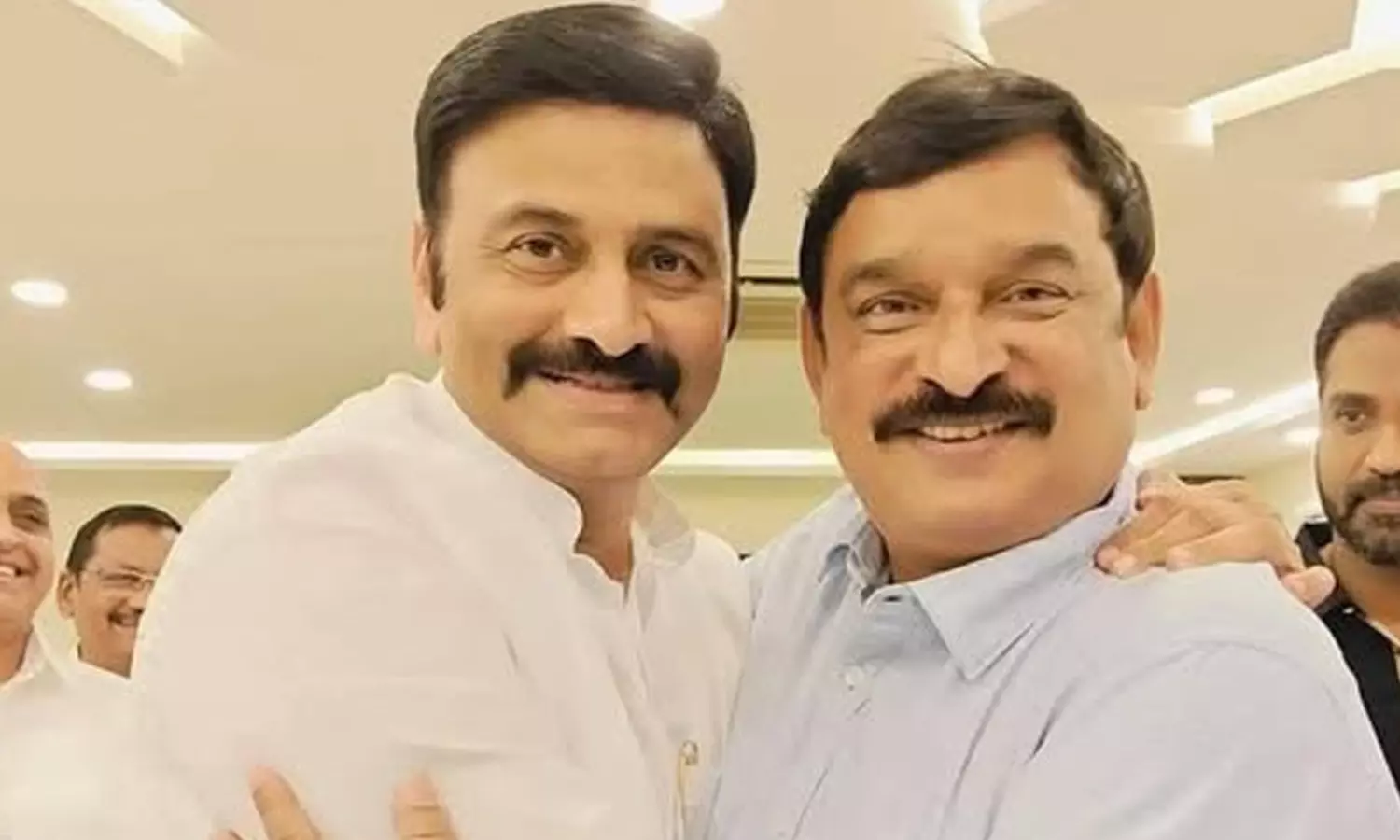 సొంత గ్రాఫ్ కోసం.. ఏపీలో రాజుల పొలిటిక‌ల్ విన్యాసాలు.. !