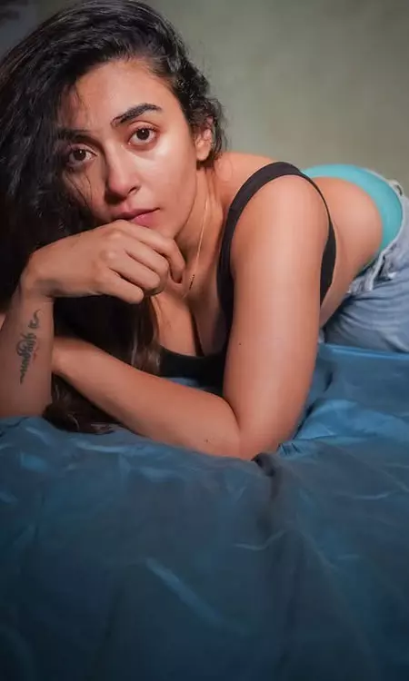 Jinal Joshi’s Sun-Kissed Moment Captures Hearts on Instagram