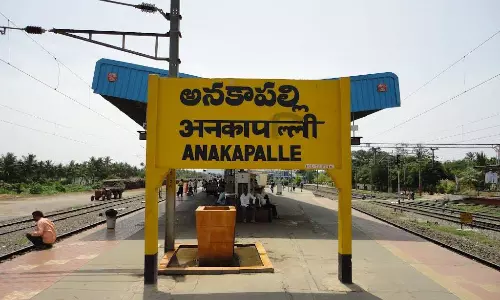 వైసీపీ వీక్...టీడీపీ హౌస్ ఫుల్