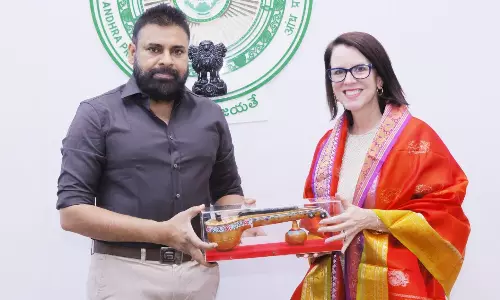 ఆ లుక్ ఏంటీ సామీ.. పోలిటికల్ ట్రెండ్ సెట్టర్ పవన్ కళ్యాణ్‌