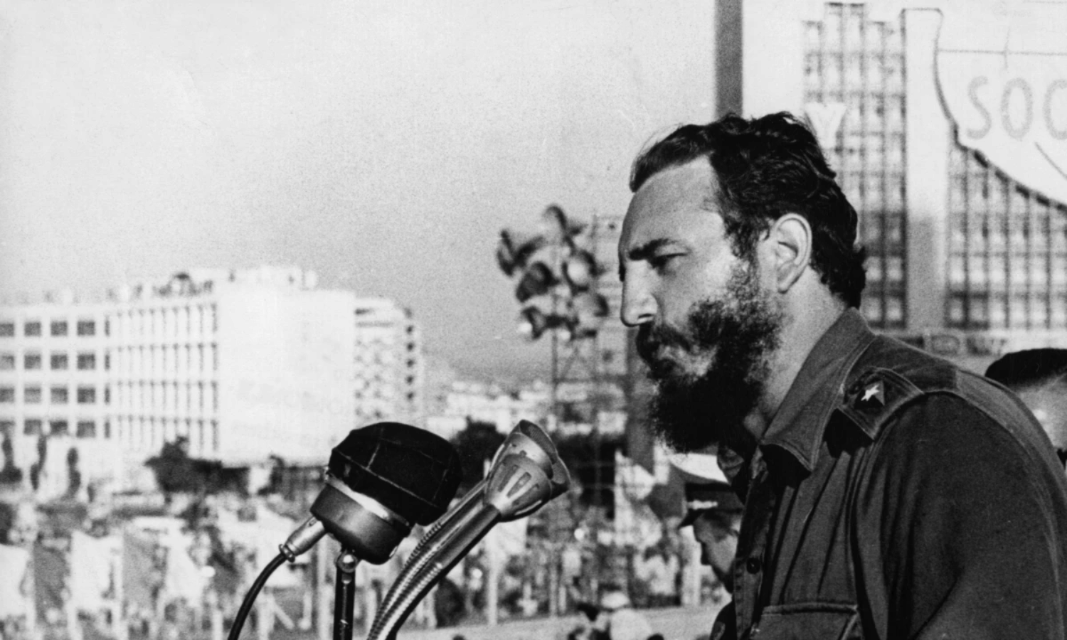 అమెరికాను ఎదిరించి.. బ‌తికి బ‌ట్ట‌క‌ట్టిన ఒకే ఒక్క దేశాధినేత‌!