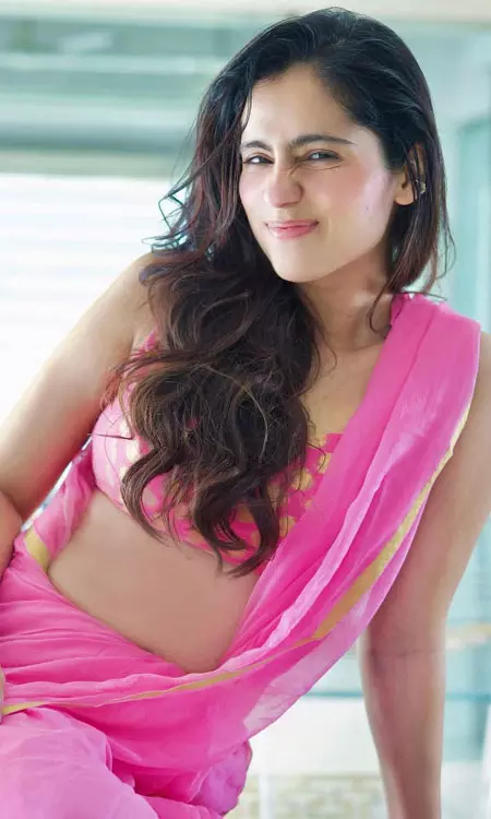 Rose Sardana Stuns in Elegant Pink Saree