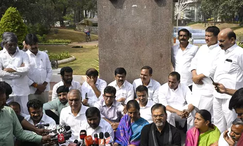 అసెంబ్లీ బాయ్ కాట్ బీఆర్ఎస్ కు బూమరాంగ్ గా మారిందా..?