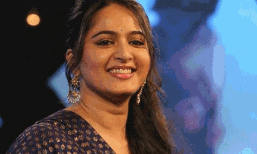 అత‌డితో అనుష్క స్నేహానికే పెద్ద పీట‌!