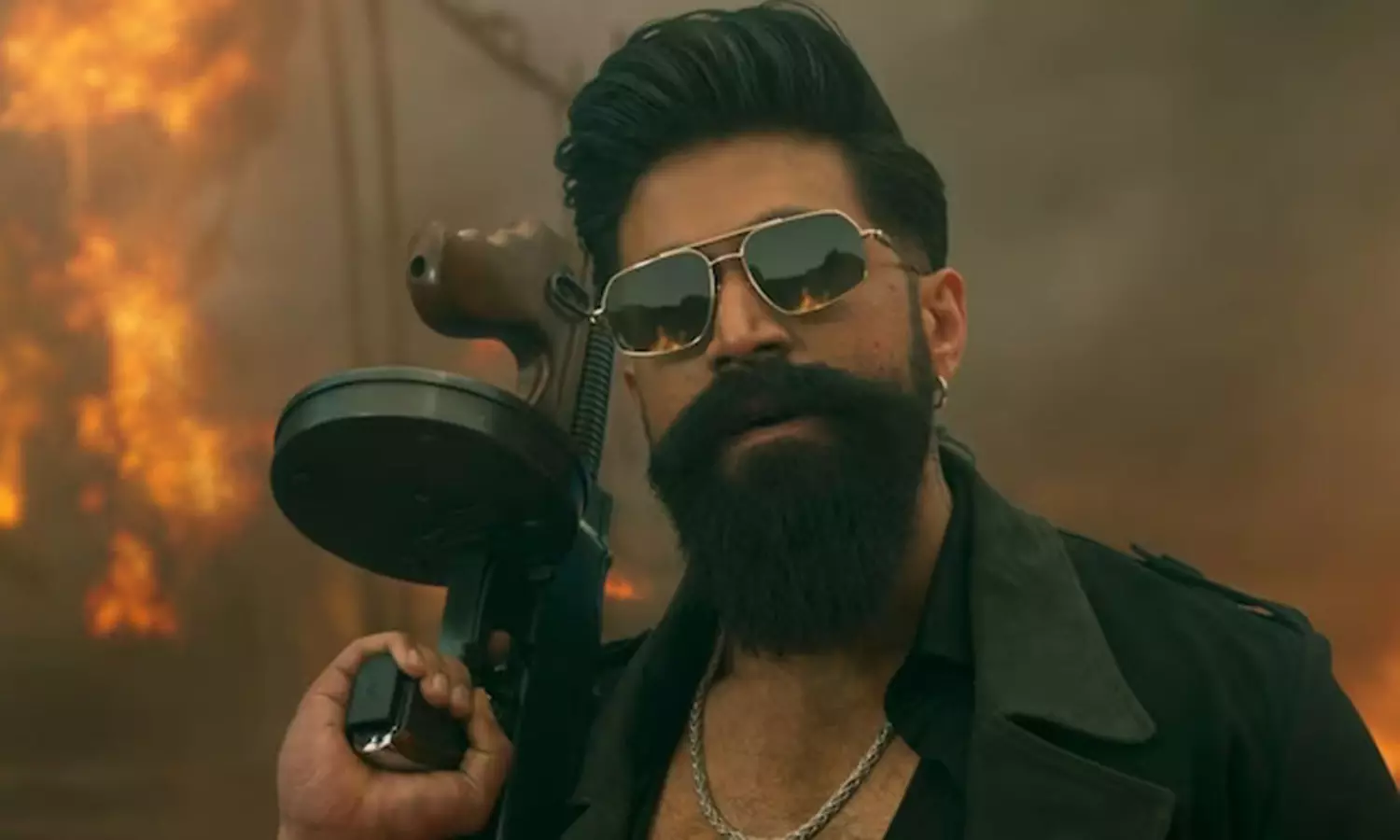 యానిమ‌ల్‌, ధురంధ‌ర్ ఎఫెక్ట్.. టాక్సిక్ మ‌రీ ఇంత‌గానా..?