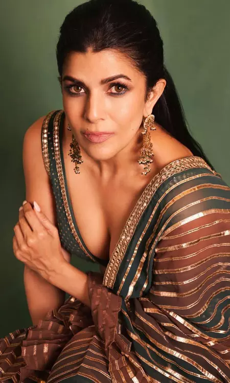 Nimrat Kaur Exudes Timeless Elegance in a Deep Green and Gold Saree