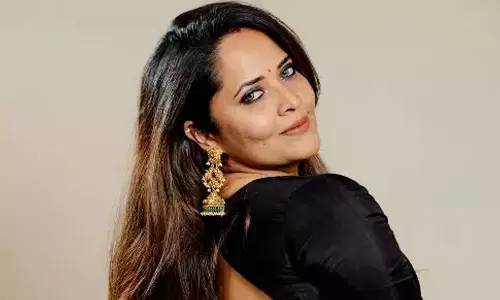 అన‌సూయ పేరు చెప్పి బ‌తికేస్తున్నారా..?