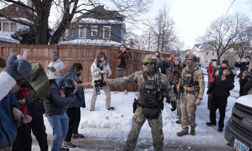 వలస మహిళపై ఇమిగ్రేషన్ అధికారుల కాల్పులు.. మృతి.. అమెరికాలో దారుణం.. వీడియో