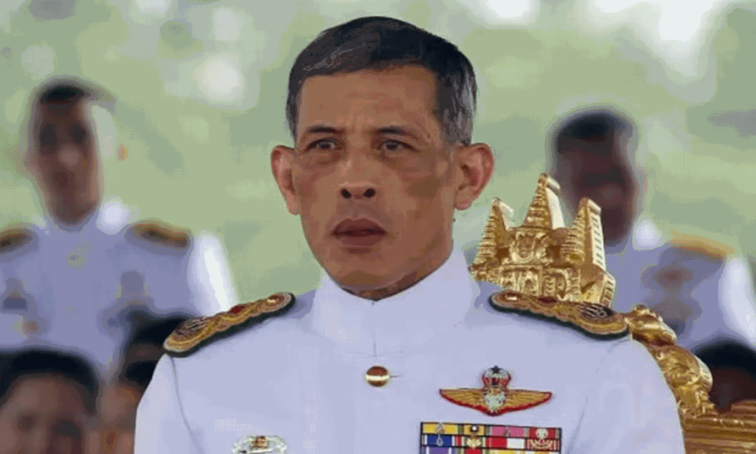 38 ప్రైవేట్  జెట్స్, 52 గోల్డెన్  బోట్స్, 4 వైఫ్స్... ఎవరు రాజా మీరు..!