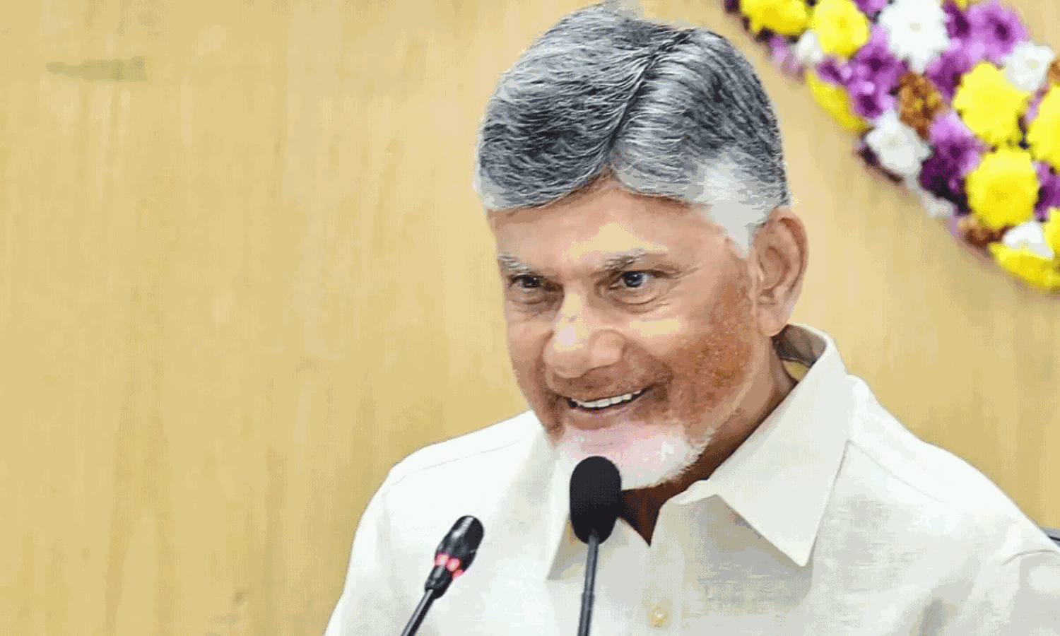 నేనే సీనియర్....బాబు చెప్పింది కరెక్టేనా ?