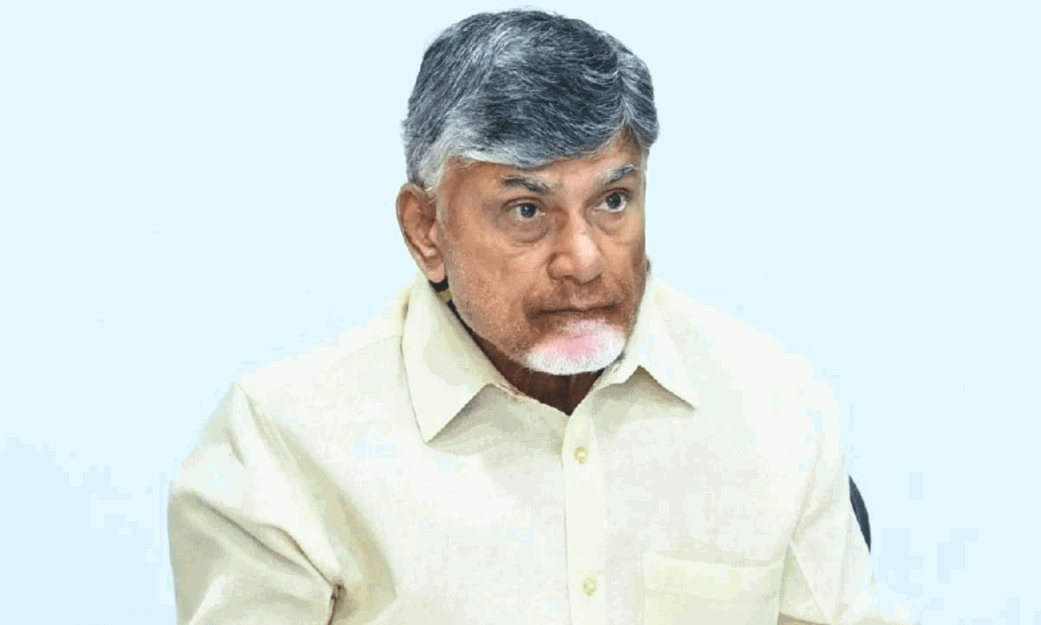 బెంగుళూరు ప్యాలెస్ లో, ఇడుపులపాయలో కూర్చొంటే రాజధానా...? బెంగుళూరు ప్యాలెస్ లో, ఇడుపులపాయలో కూర్చొంటే రాజధానా...?