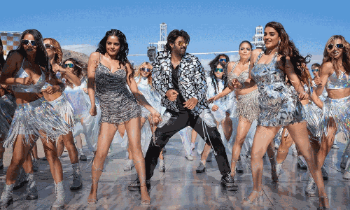 ది రాజాసాబ్ లో ముగ్గురు కాదు 8 మంది హీరోయిన్స్.. గమనించారా?