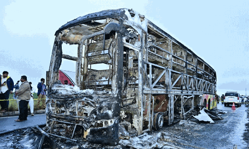 స్లీపర్  బస్సులకు కేంద్రం బిగ్  షాక్.. కొత్త నిబంధనలు ఇవే!