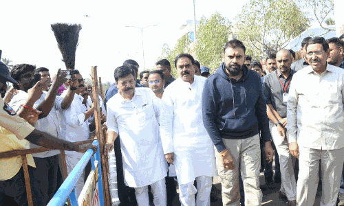 పిఠాపురంలో ఈక పడినా  వైరలే... పవన్  కల్యాణ్  నోట ఏరి వేత మాట!