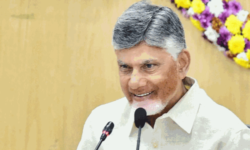 నేనే సీనియర్....బాబు చెప్పింది కరెక్టేనా ?