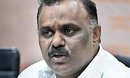 ఏపీ రెవెన్యూ మంత్రిపై విమ‌ర్శ‌లు.. ఎందుకిలా ..!