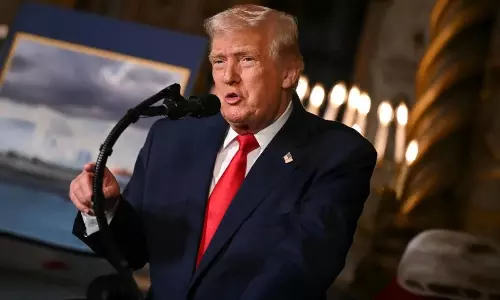 కాల్చి చంపినా సరే.. ఇమ్మిగ్రేషన్ అధికారినే సమర్థించిన ట్రంప్