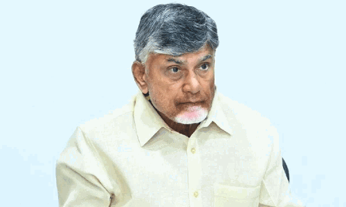 బెంగుళూరు ప్యాలెస్ లో, ఇడుపులపాయలో కూర్చొంటే రాజధానా...?