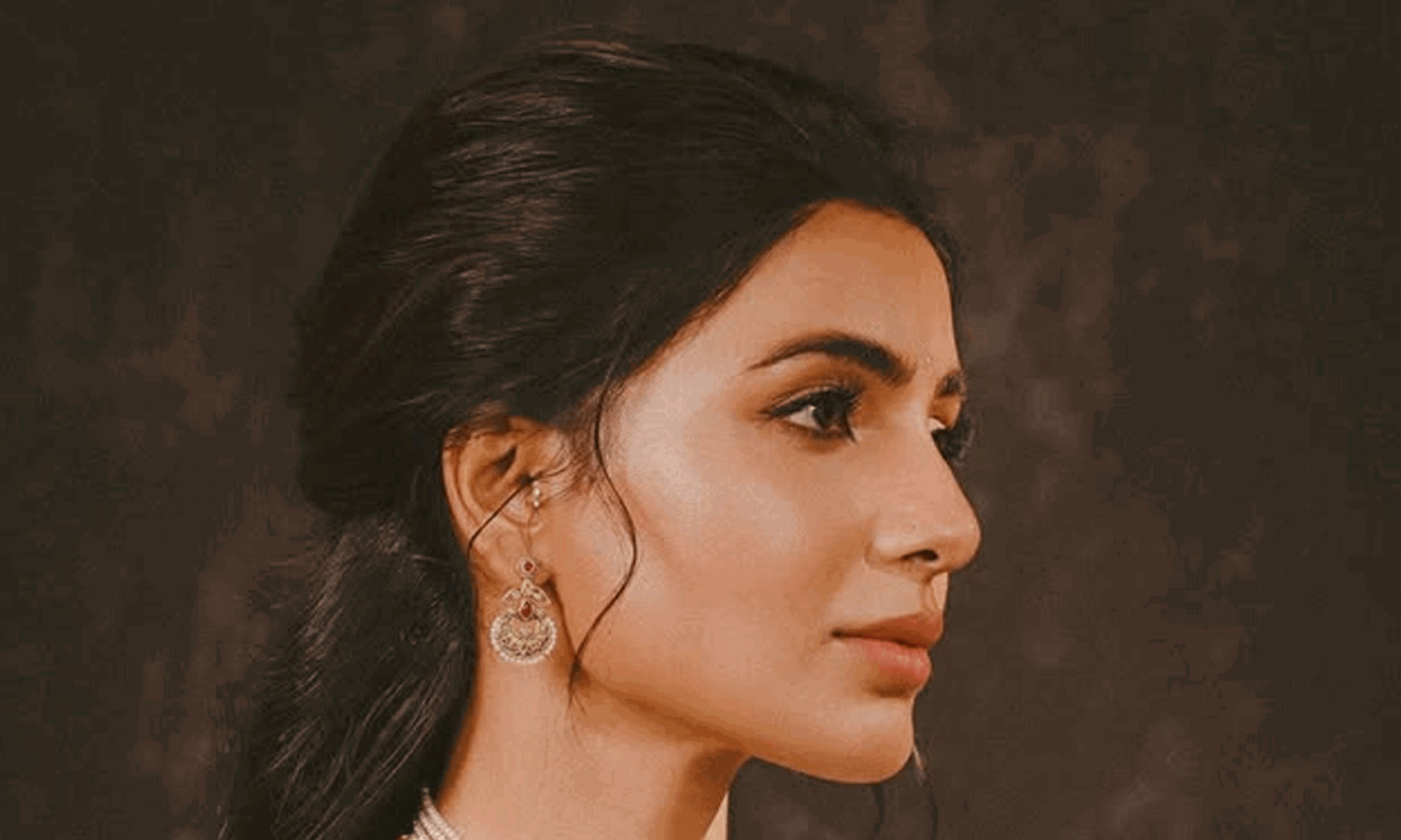 చీరకట్టులో సమంత సోయగాలు..