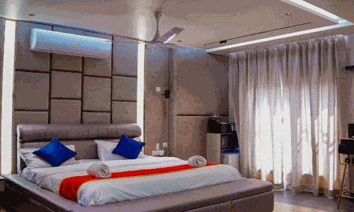 సంక్రాంతి స్పెషల్: భీమవరంలో హోటల్ గదుల డిమాండ్ 3 రోజులకు రూ.లక్ష