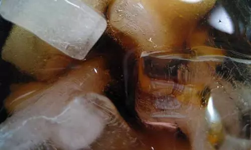 షాకింగ్... ఫాస్ట్ ఫుడ్  రెస్టారెంట్స్ ఐస్ లో మల బాక్టీరియా!