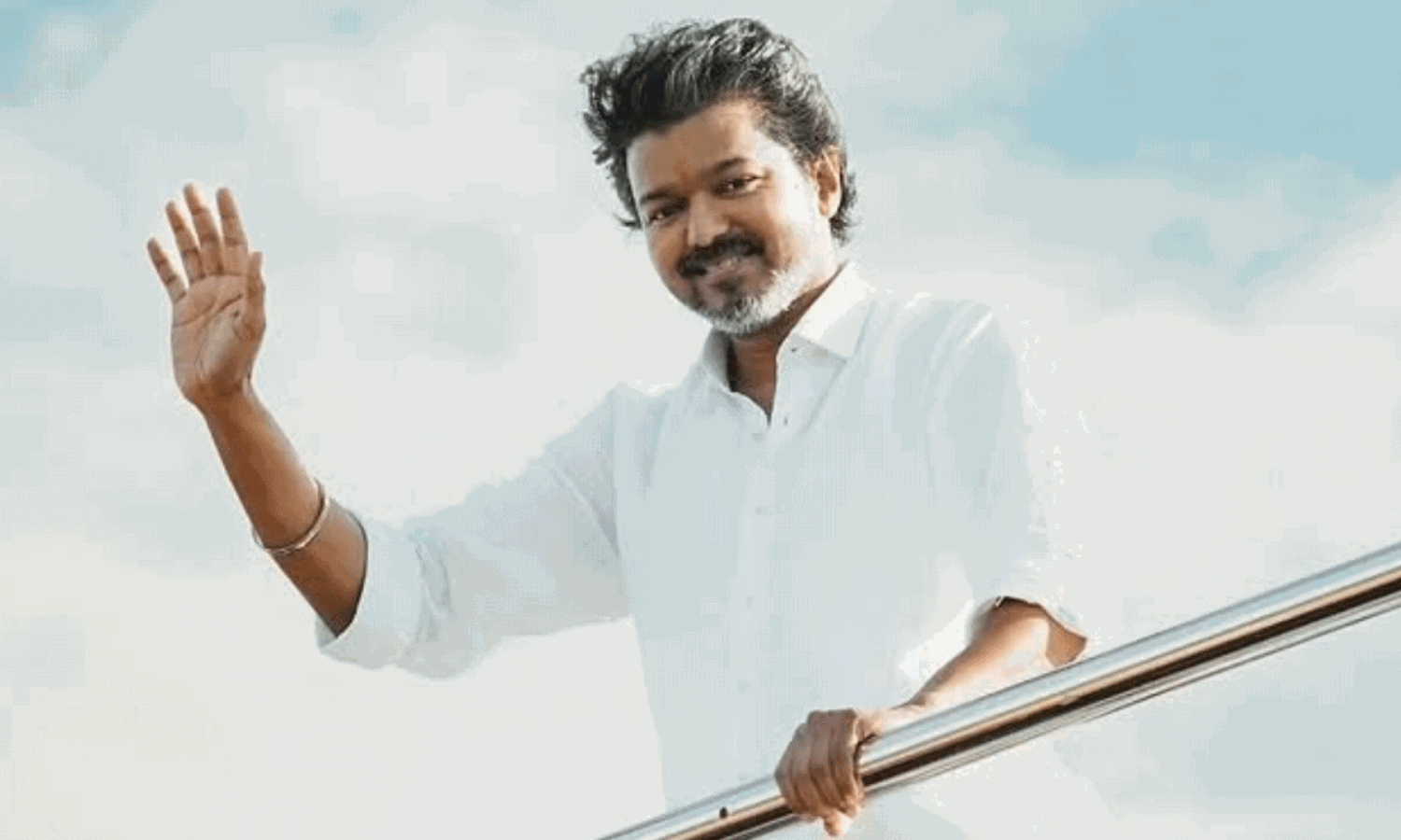 చిరులా వద్దు.. పవన్ ను ఫాలో అవ్వాలి.. విజయ్ కు పెరుగుతున్న విన్నపాలు