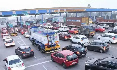 గంటకు 5,800 పై చిలుకు వాహనాలు.. భాగ్యనగరం ఖాళీ అవుతోందా..!