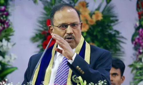 అజిత్ దోబాల్ ఫోన్, ఇంటర్నెట్ వాడరు.. మరెలానో తెలుసా..!