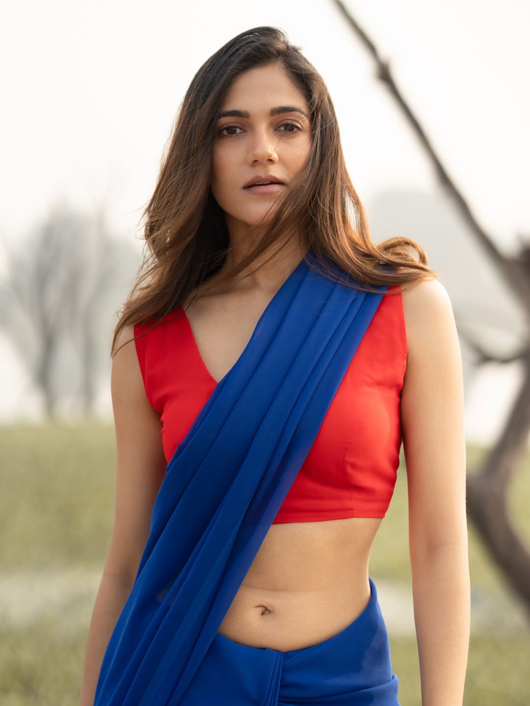Simran Choudharys Cray-on Magic: Bold Saree Elegance Simran Choudharys Cray-on Magic: Bold Saree Elegance