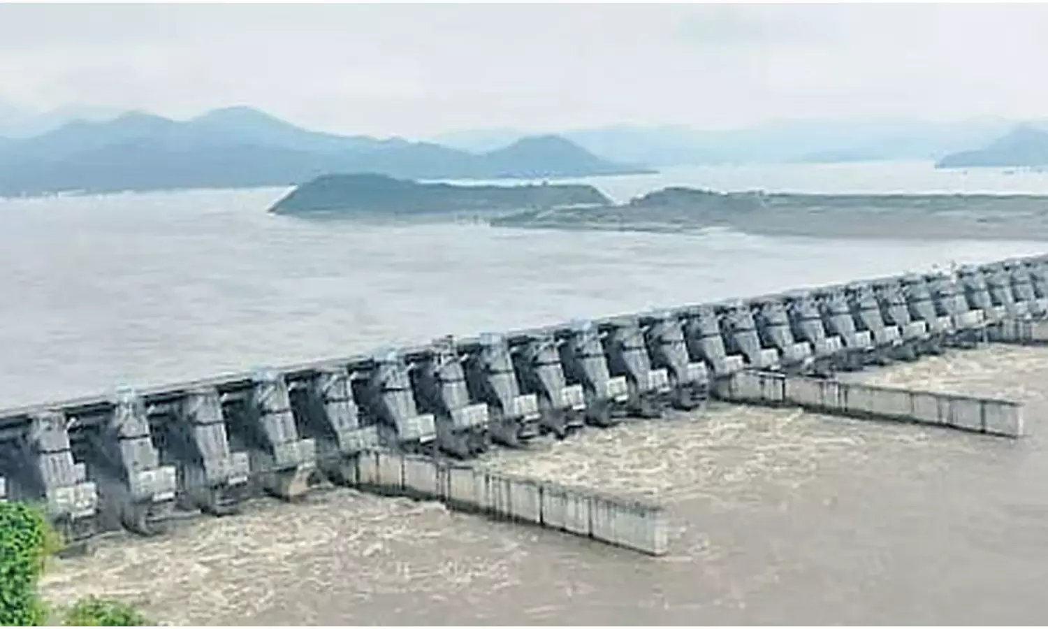 జల వివాదం మరింత జఠిలం.. రెండు రాష్ట్రాల మధ్య సస్పెన్స్! జల వివాదం మరింత జఠిలం.. రెండు రాష్ట్రాల మధ్య సస్పెన్స్!