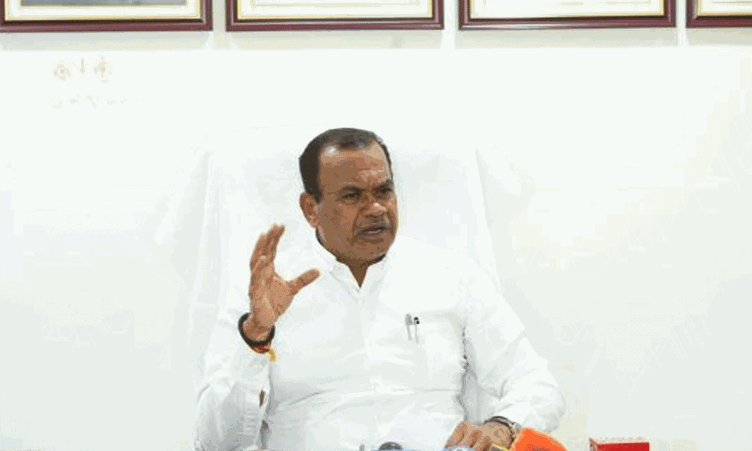 తూచ్ అలా అనలేదు.. టికెట్ రేట్ల పెంపుపై కోమటిరెడ్డి యూటర్న్