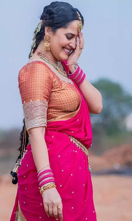 Anasuya Bharadwaj Never Fails To Impress With Her Style