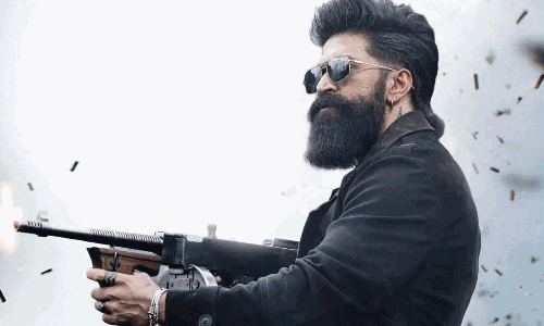 ఫ్యామిలీమ్యానా? టాక్సిక్ మ్యానా? య‌ష్‌పై కామెంట్లు!