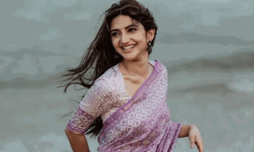 కోమలమైన మోముతో బీచ్ ఒడ్డున ఆకట్టుకుంటున్న శ్రీ లీల!